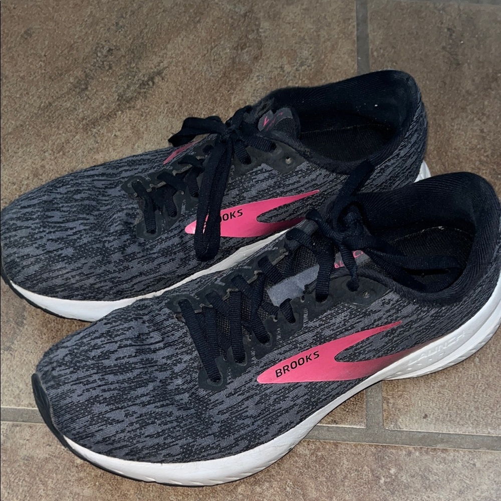 Brooks Women's Gray and Pink Athletic Running Shoes